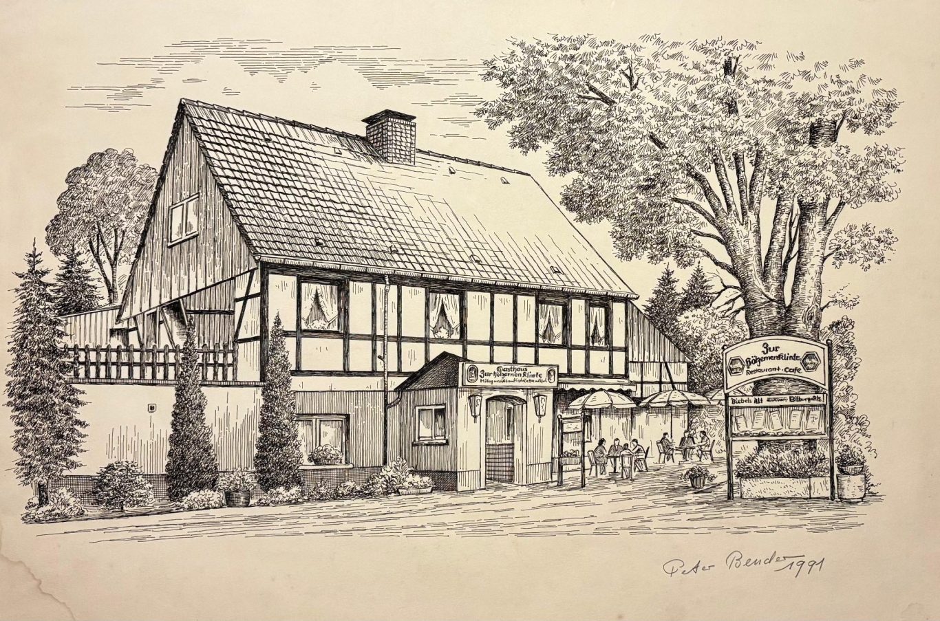 Hölzerne Klinke Historisches Fachwerkhaus mit Bäumen und einem Schild im Vordergrund.